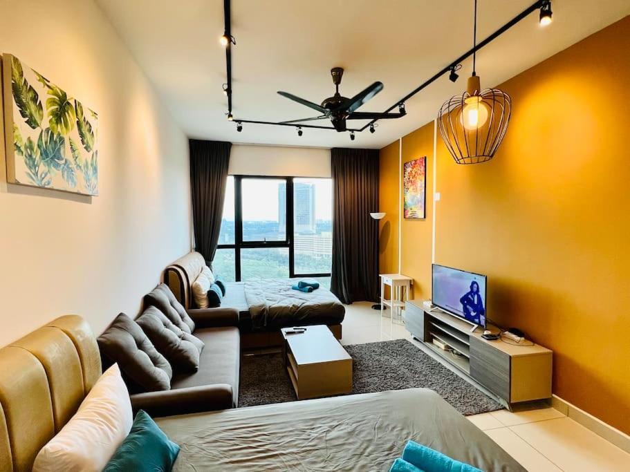 Gathering House Mosaic Midvalley 2br 1k4q 7-13px * Johor Bahru